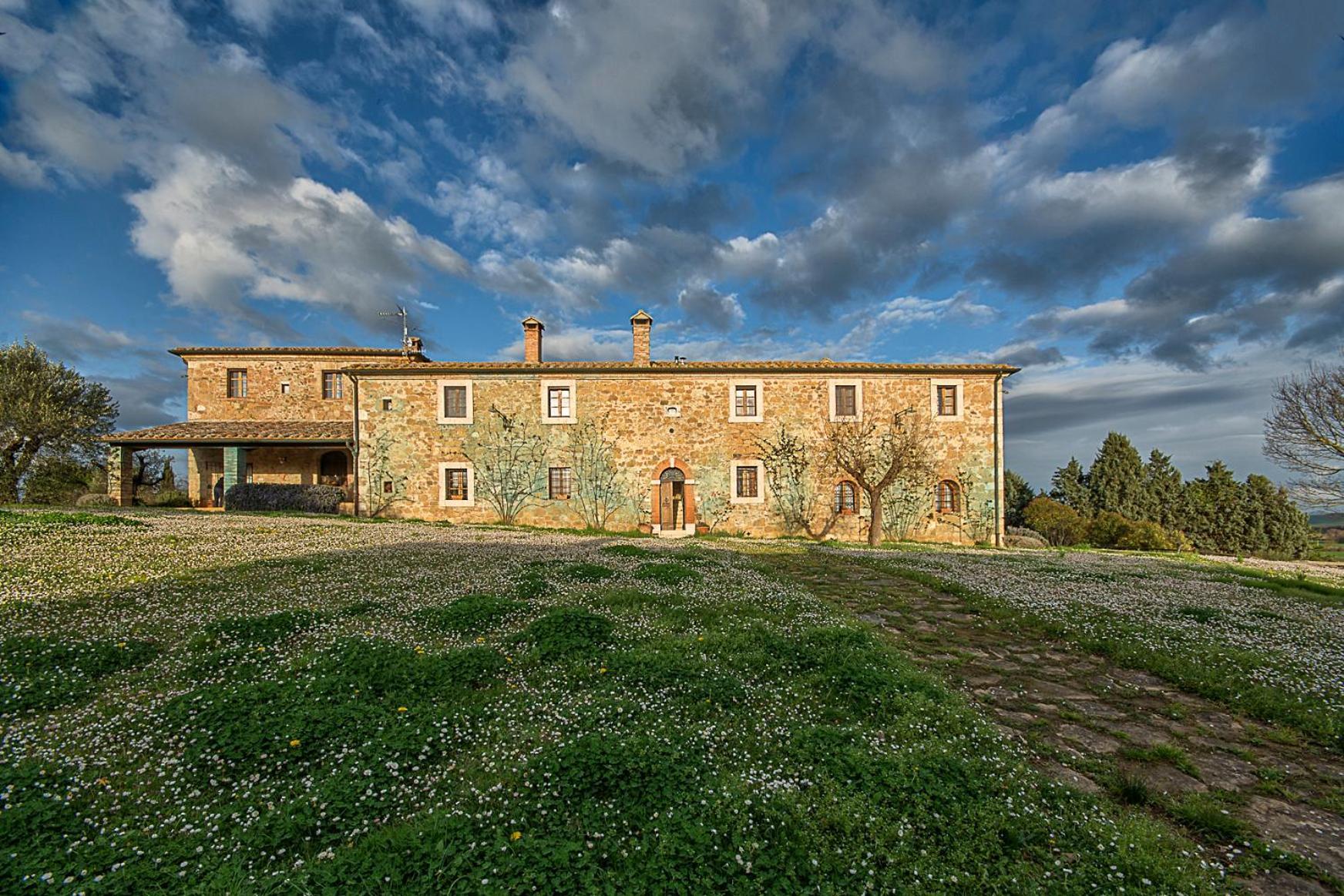 Agriturismo Le Sorbelle D'Orcia Con Piscina Pienza Bagian luar foto