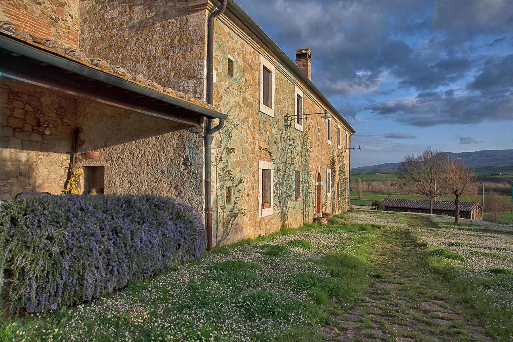 Agriturismo Le Sorbelle D'Orcia Con Piscina Pienza Bagian luar foto