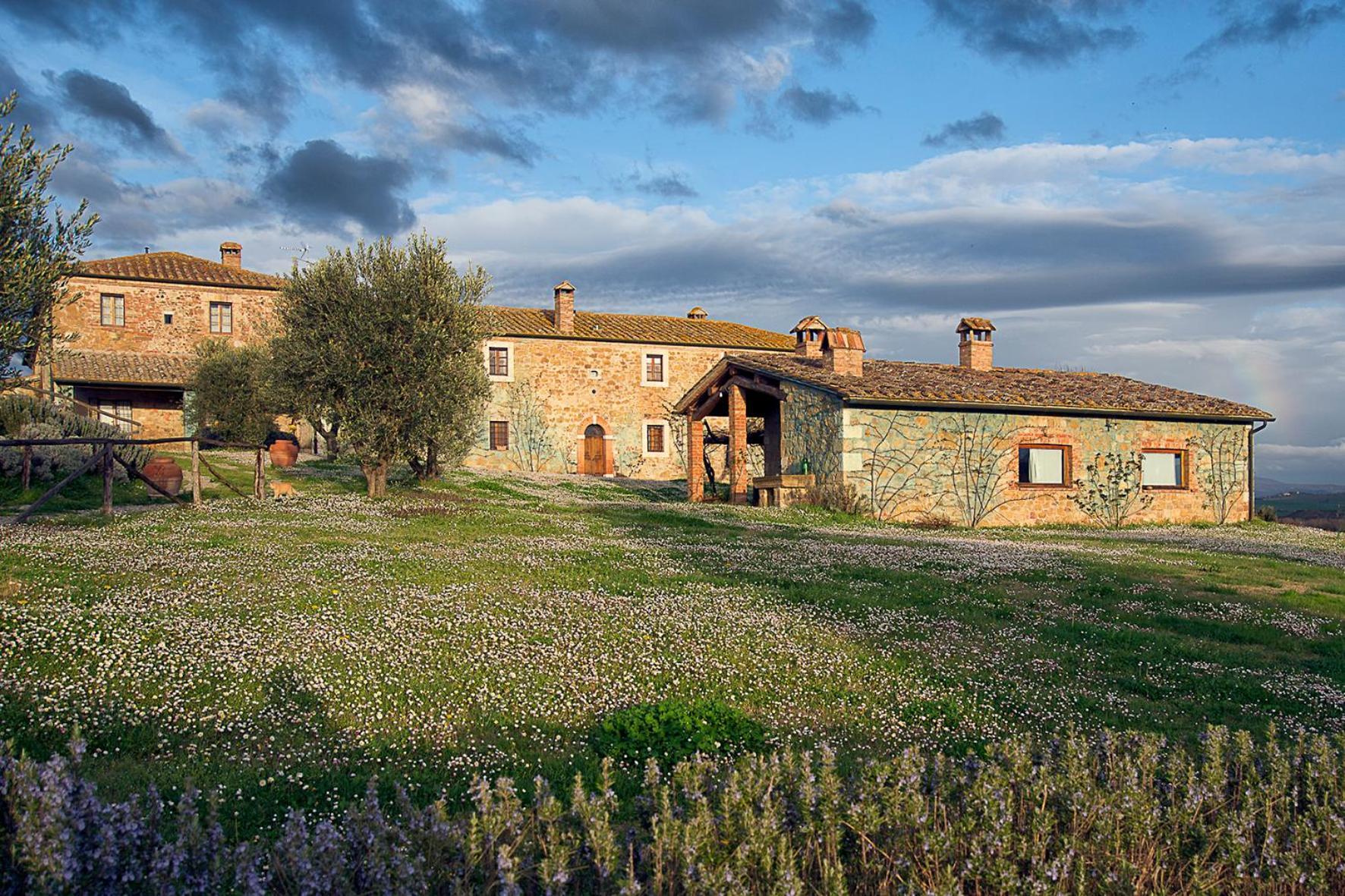 Agriturismo Le Sorbelle D'Orcia Con Piscina Pienza Bagian luar foto