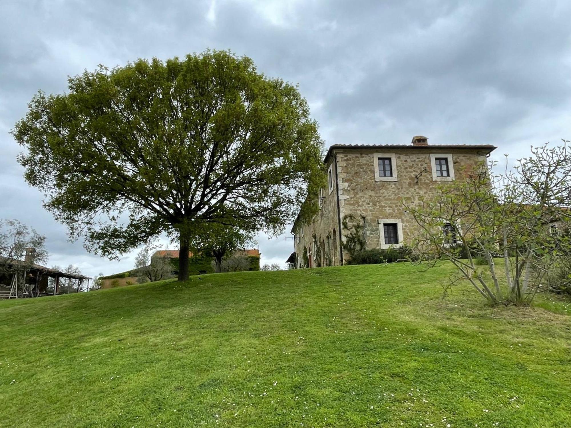 Agriturismo Le Sorbelle D'Orcia Con Piscina Pienza Bagian luar foto