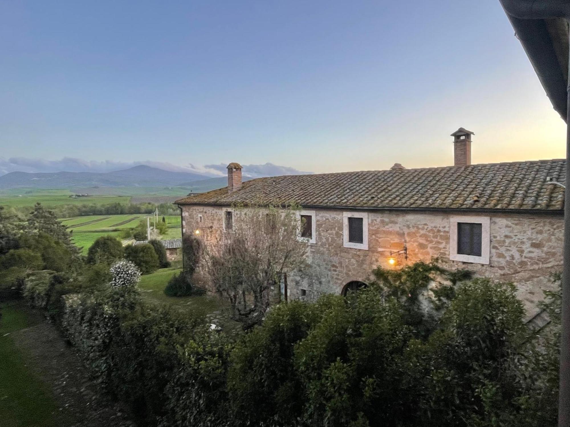 Agriturismo Le Sorbelle D'Orcia Con Piscina Pienza Bagian luar foto
