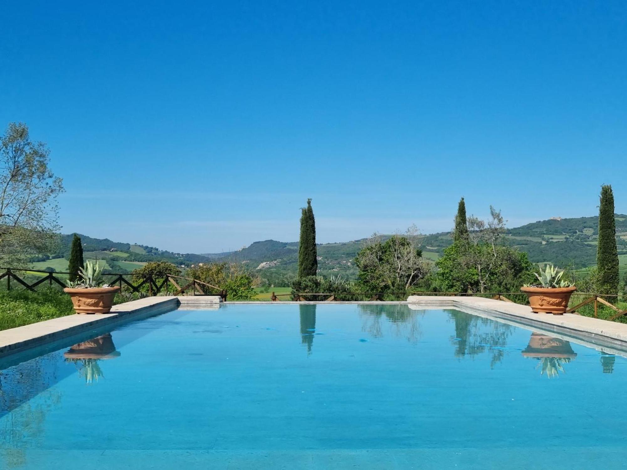 Agriturismo Le Sorbelle D'Orcia Con Piscina Pienza Bagian luar foto