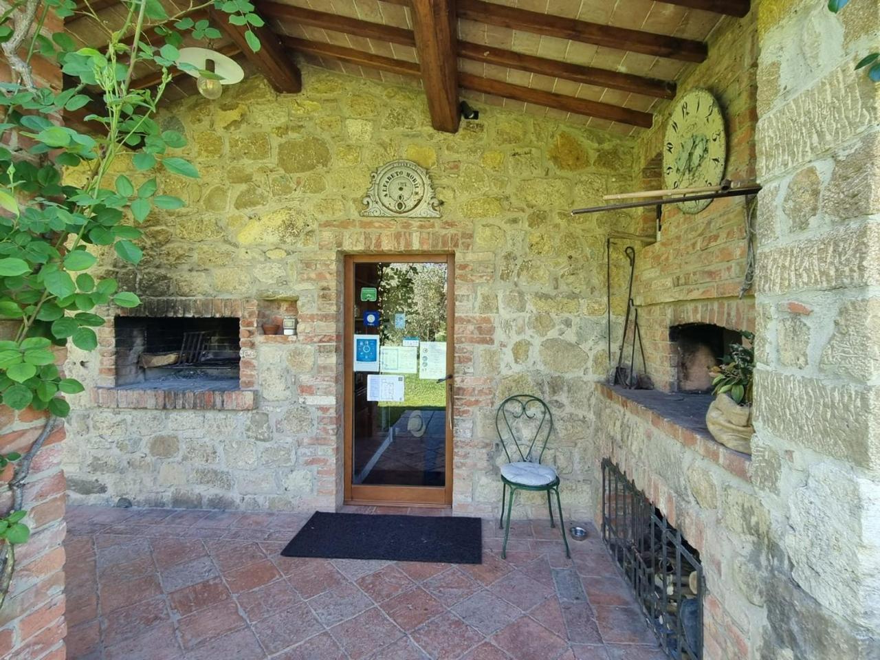Agriturismo Le Sorbelle D'Orcia Con Piscina Pienza Bagian luar foto