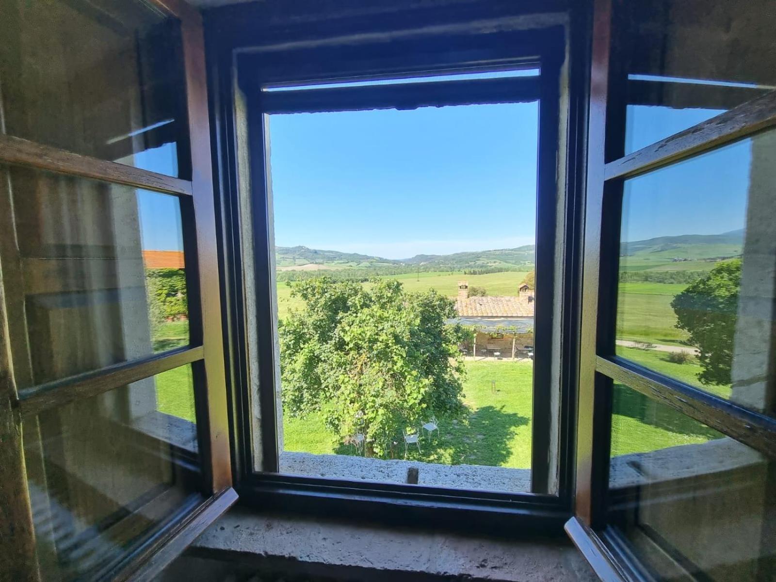 Agriturismo Le Sorbelle D'Orcia Con Piscina Pienza Bagian luar foto